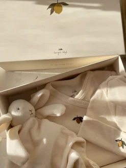 Konges Sløjd Barselsgave Med Body, Hue Og Nusseklud - Off White*Born Overdele