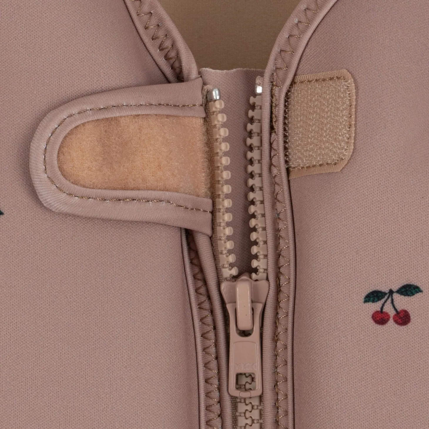 Konges Sløjd Flydevest I Neopren Med Flaeser - Cherry*Born Svømmeveste